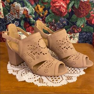 CL by Laundry 2 1/2” Platform Shoes